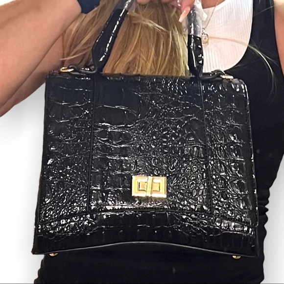 HOURGLASS BLACK EMBOSSED CROC LIKE HANDBAG PLUS WALLET - Picture 7 of 9